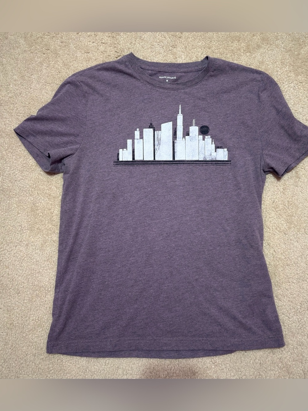 Banana Republic Graphic T-Shirt - Women’s Medium